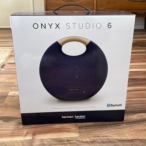 Onyx Studio 6 - Portable Bluetooth Speaker